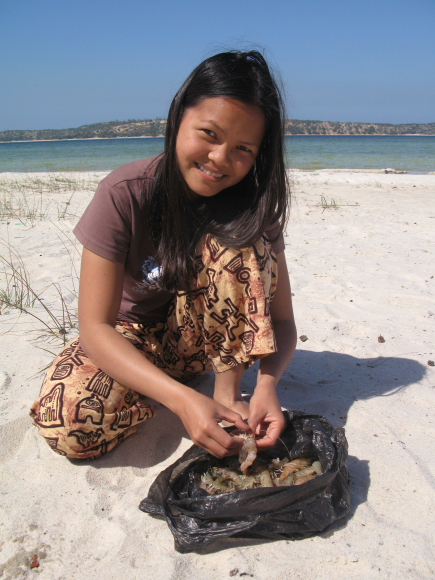 happy jane at the bilene beach.JPG